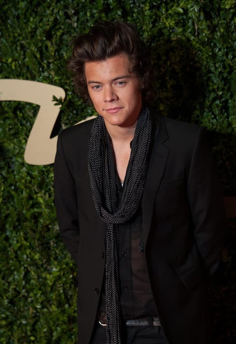 El popular miembro de la banda británica One Direction, Harry Styles, permanece entre los más sexys, quedándose con la sexta posición.