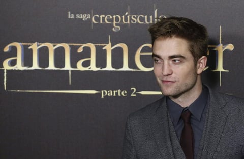 Robert Pattinson, uno de los protagonistas de la saga "Crepúsculo" y en la que da vida al vampiro del que se hace tanta referencia, ha sido desbancado y cae al segundo puesto entre los más sexys.