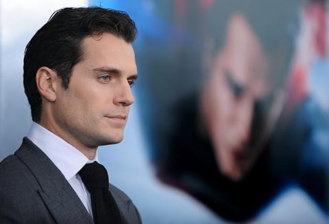 Un superhéroe ha destronado a un vampiro como el más sexy del mundo, es lo que se describe sobre la lista publicada por la revista británica "Glamour", que Henry Cavill encabeza como el más sexy este 2013.