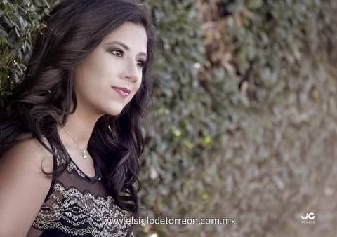 Srita. Karla Lucero Rodríguez Flores, quien el día de hoy cumple sus quince años. - JC Studio Fotografía