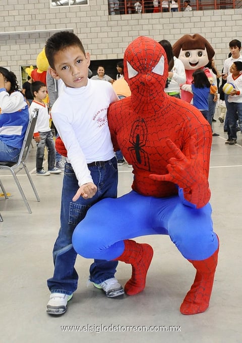 13122013 Neyser y Hombre Araña.
