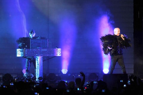 15 de octubre. Pet Shop Boys | Más eléctricos que nunca llegaron los Pet Shop Boys a México para deleitar a sus fanáticos con los temas de su nuevo disco "Electric", en un concierto efectuado en la Arena Ciudad de México.