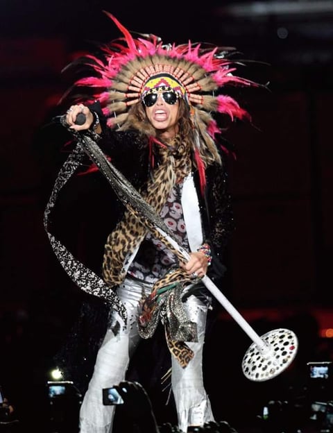 27 de octubre. Aerosmith | Más de 15 mil almas rockeras fueron testigos del regreso de Aerosmith a la capital mexicana en un concierto marcado por la estridencia, desenfado y las altas dosis de rock y excentricidad despedidas por su líder Steven Tyler, quien complació con su "Global Warming Tour".
