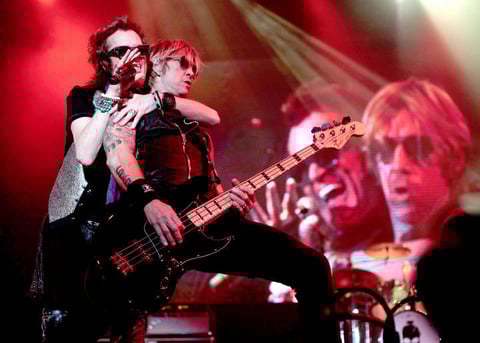 29 de noviembre. King of Chaos |  La banda Kings of Chaos, integrada por algunos miembros de los grupos más significativos del rock como Guns N´Roses, Deep Purple, Def Leppard y Billy Idol reconocidos por ser leyendas dentro del género, hicieron vibrar el Palacio de los Deportes con un concierto lleno de clásicos.