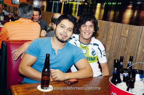 AMIGOS.  Michel y Arturo.
