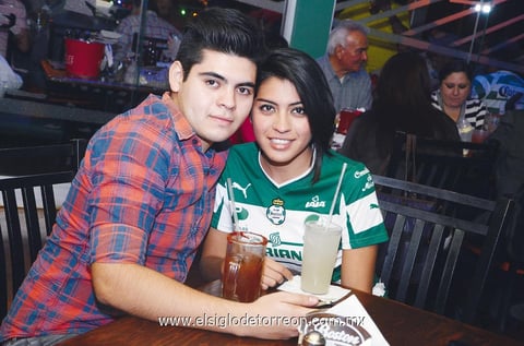 CONTENTOS . Javier y Nayeli.