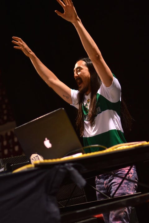 22 de junio. Aoki | Bastaron dos horas para que Steve Aoki conquistara a los habitantes de la Comarca, que acudieron al Coliseo Centenario.