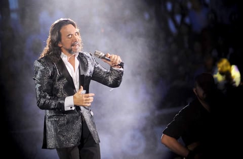 22 de noviembre. El Buki | En una noche cálida, Marco Antonio Solís junto a nueve mil laguneros cantaron con el alma, bailaron y hasta se tomaron fotos con el ídolo.
