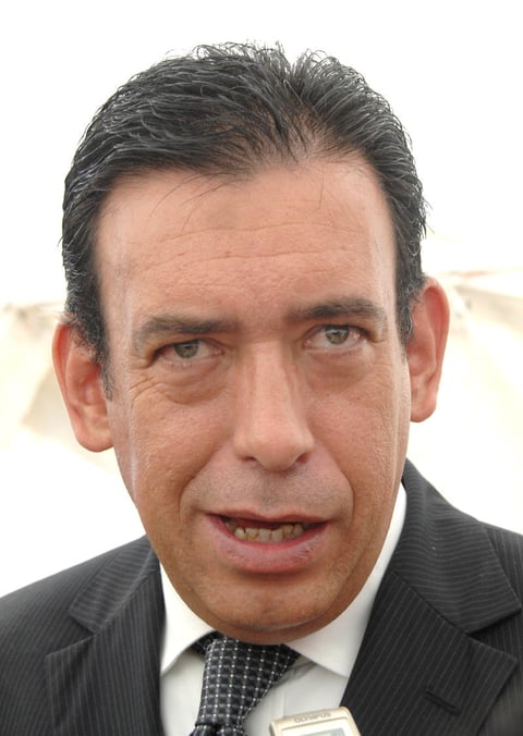 Humberto Moreira. El exgobernador de Coahuila se dio a notar por sumir a esa entidad en la peor crisis financiera de su historia. Con Moreira, la deuda estatal se elevó considerablemente hasta superar los 36,000 millones de pesos. Debido al escándalo, Moreira tuvo que dimitir. Su sucesor, el gobernador interino, Jorge Torres López fue acusado de conspiración para lavar dinero y otros delitos en Texas. Moreira no ha sido acusado y vive con su familia en España.