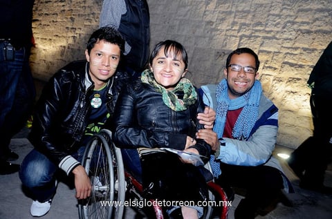 MUY CONTENTOS.   Alejandro, Nadia y Pablo.