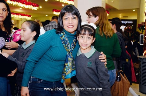 EN EVENTO DE COLEGIOS UNIDOS.  Leticia y Mariana.