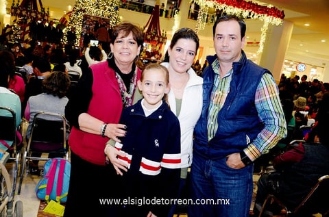 Martha, Montserrat, Rossana y Miguel.