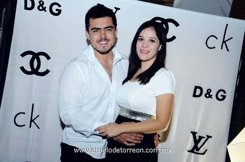 EN FIESTA TEMáTICA.  Walter y Ludy.