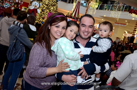 Esperanza, Romina, Oswaldo y Oswaldo.