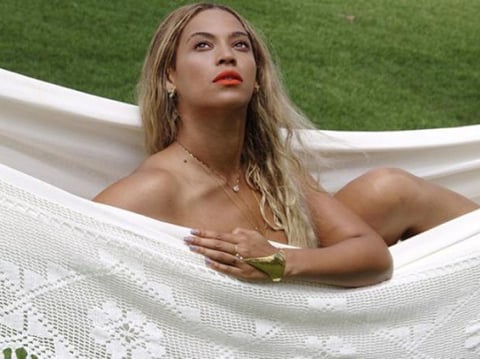 Gracias a esta fotografía publicada por ella misma, Beyoncé cautivó a miles alrededor del mundo y fue noticia durante varias semanas.