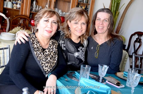 Lupita, Queta y Angie.