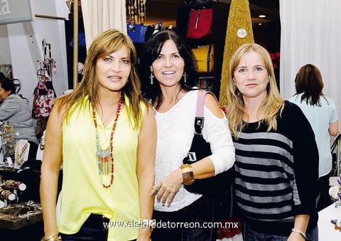COMPRAS NAVIDEñAS.  Cristina, Rocío y Any.