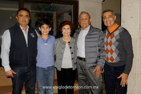 POSADA.  Juan, Juan, María Luisa, Enrique y Gerardo.