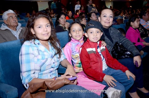 FESTIVAL NAVIDEÑO.  Andrea, Nancy, Mía y Ricardo.