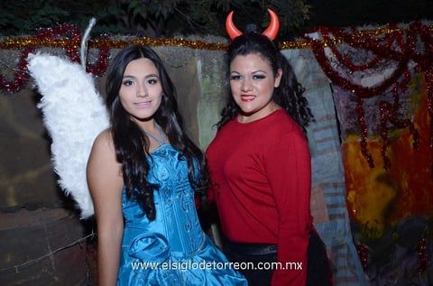 EN EL COLE.  Arantxa y Lupe.