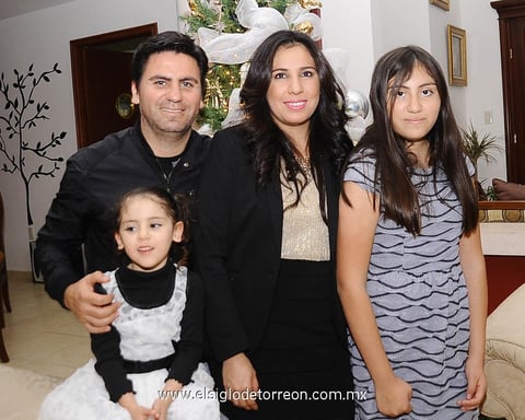 31122013 Héctor y Juanina con sus hijos: María Luisa, Héctor y Diana; sus yernos: Virgilio e Iván, y sus nietos: Iván, Paulina, Luisa Fernanda y Valentina.