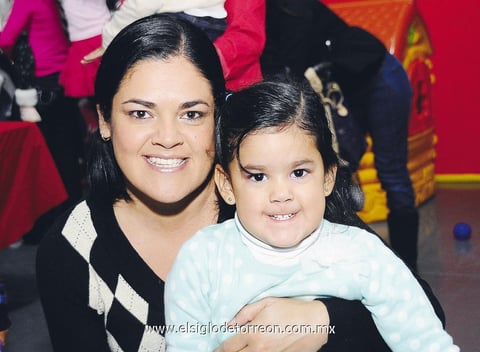 31122013 FELICES.  Cecy y Paola.