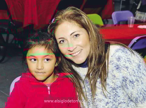 31122013 EN UNA ACTIVIDAD CULTURAL.  Daniela, Sofía y Paola.