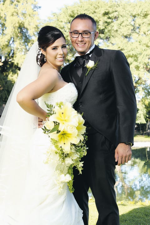 Ing. Pamela Paola Ávalos Padilla e Ing. Jesús Daniel Hernández Villegas contrajeron matrimonio en la Parroquia de San José el día 26 de octubre de 2013. Ellos son hijos de los señores: Ing. José Ávalos Machado y Ma. del Rosario Padilla Compeán, Profr. Othoniel Hernández de los Reyes (f) y Profra. Patricia Villegas Estrada.