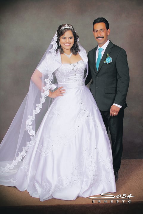 Angelica Rodrí­guez López unirá su vida en sagrado sacramento con el Sr. Pablo Gallegos Luna  el día 28 de diciembre de 2013, estando presentes sus hijos: Pablo Manuel y Regina Gallegos Rodríguez, así­ como sus señores padres Manuel Rodrí­guez Elías y Marí­a Guadalupe López Padilla, Pablo Gallegos Sánchez y Norma Esthela Luna Galván.- E. Sosa FotografÃ­a