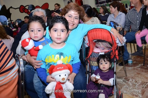 Genoveva, Simón, Alejandro y Vevita.