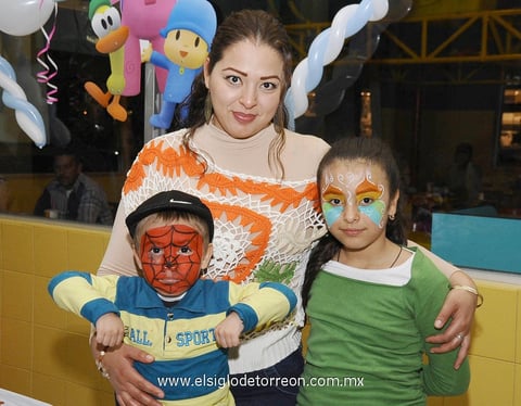 Guadalupe con Enrique y Mariángel.
