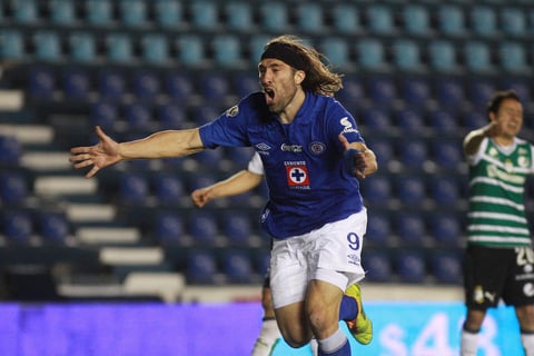De cabeza y en el minuto 90, Pavone le dio los 3 puntos al Cruz Azul.