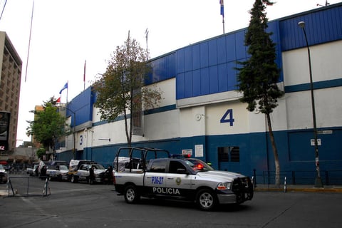Agentes de la Policía resguardaron los alrededor del Estadio Azul.