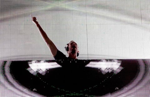 "México, mi nombre es Calvin Harris, si lo están sintiendo quiero verlos aplaudir ahora", dijo antes de interpretar "Bounce", tema que generó los gritos del público desde el inicio.