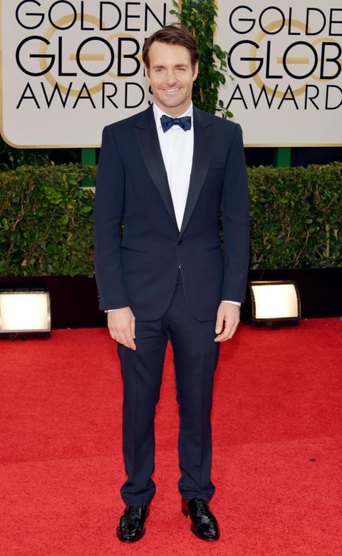 El actor originario de California, Will Forte, vistiendo un elegante traje en tono azul.