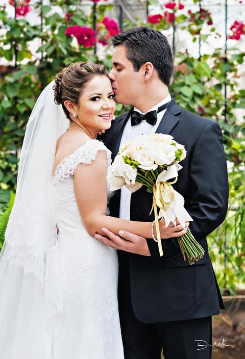 Blanca Aurora Mena Vela y Sr. Guillermo Avendaño Arzate contrajeron matrimonio el día 13 de diciembre de 2013 en la Iglesia San Pedro Apóstol. Los padres de los contrayentes son: Sr. José Antonio Mena Sánchez y Sra. Blanca Julia Vela de Mena, Sr. Óscar Avendaño CossÃ­o y Sra. MarÃ­a del Socorro Arzate de AvendaÃ±o.- D. Lack FotografÃ­a