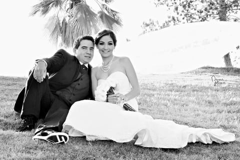 Juan Guillermo Martínez Malerva y Melissa Romero Torres lucieron muy enamorados y felices al unir sus vidas.- Studio KM