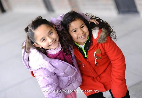 DIVERTIDAS.  Marisa y Sofi.