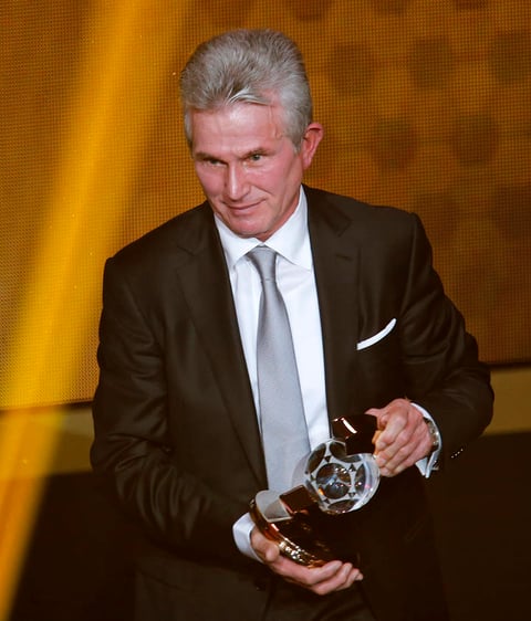 Jupp Heynckes ganó todo con el Bayern Munich en la temporada 2012-2013, entre esos trofeos destaca la conquista de la Champios League, por ello recibió el reconocimiento como el Mejor Entrenador del año.