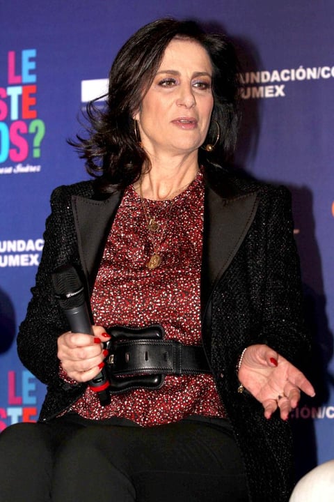 La directora Teresa Suárez habló acerca de la película que está basada en canciones de Juan Gabriel.