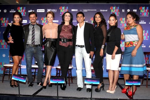 El elenco de la nueva la película “¿Qué le dijiste a Dios?”, comedia musical basada en canciones de Juan Gabriel, presentaron la cinta ante los medios de comunicación en la Ciudad de México.