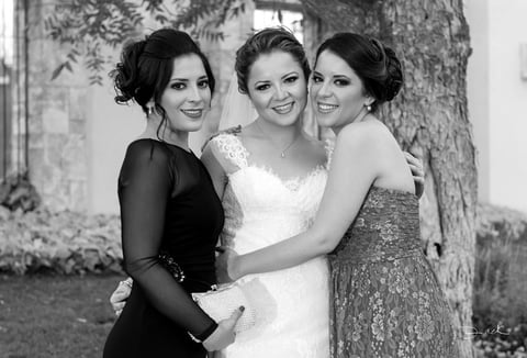 Srita. Blanca Aurora Mena Vela fue gratamente felicitada el día que contrajo nupcias con el Sr. Guillermo Avendaño Arzate.- D. Lack Fotografía.