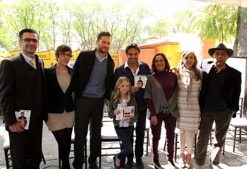 El actor y director mexicano, Eugenio Derbez, y la actriz Loreto Peralta presentaron la película “No se aceptan devoluciones” en DVD y Blu-ray.