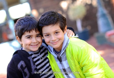 Marcos y Santiago.