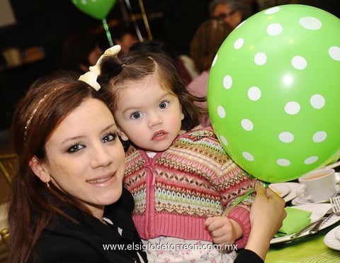 MUY LINDAS.  Daniela e Ivanna.