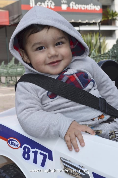 APAGA UNA VELITA.  Antonio Alonso Alfaro celebró su primer cumpleaños.