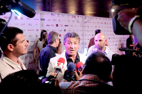 El artista engalanó la alfombra de la novena edición del Festival Internacional de Cine de Acapulco (FICA), en donde reveló su emoción de regresar a este puerto, donde hace algunos años tuvo la oportunidad de filmar la segunda parte de la saga "Rambo".