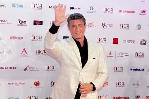 El actor estadunidense Sylvester Stallone confesó estar enamorado de México e invitó a las producciones de Hollywood a venir al país, "estoy contento de estar aquí y espero volver para hacer alguna película".