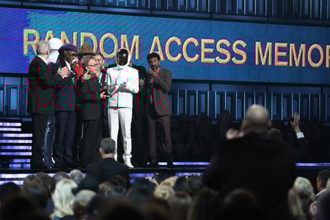 El grupo de música electrónica francés Daft Punk fue el gran triunfador de la 56 edición de los Grammy.