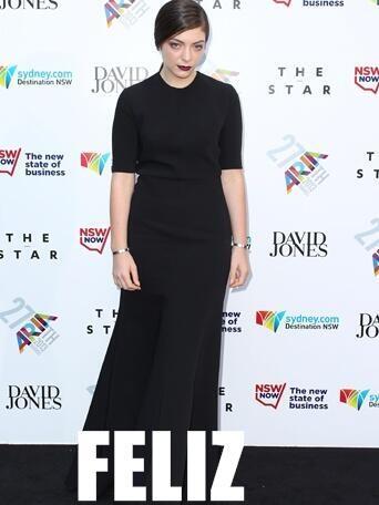 Lorde llamó la atención por la ecuanimidad de su rostro.